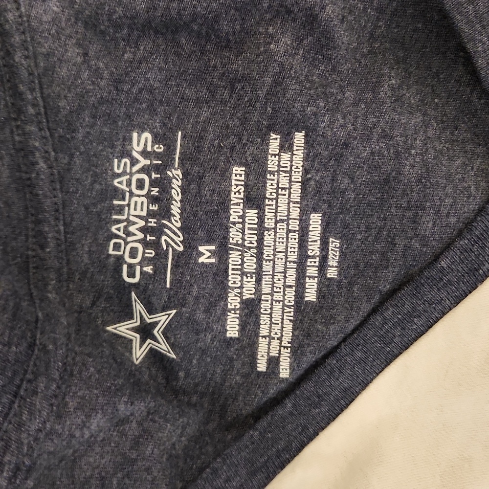 Dallas Cowboys Shirt Women Sz M Blue Short Sleeve T-Shirt V Neck Glitter - Picture 8 of 8
